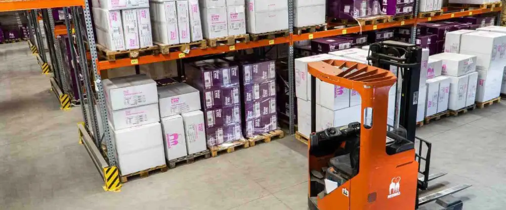Lagerlogistik  Innenansicht Robotik